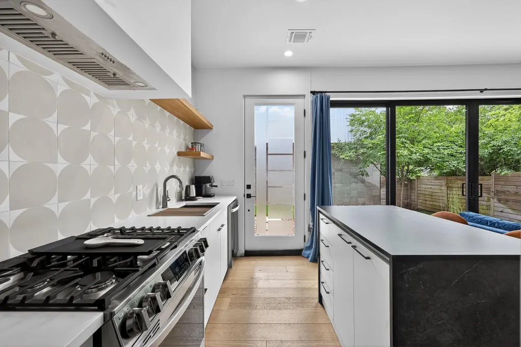 1206 Luna Street Austin TX 78721