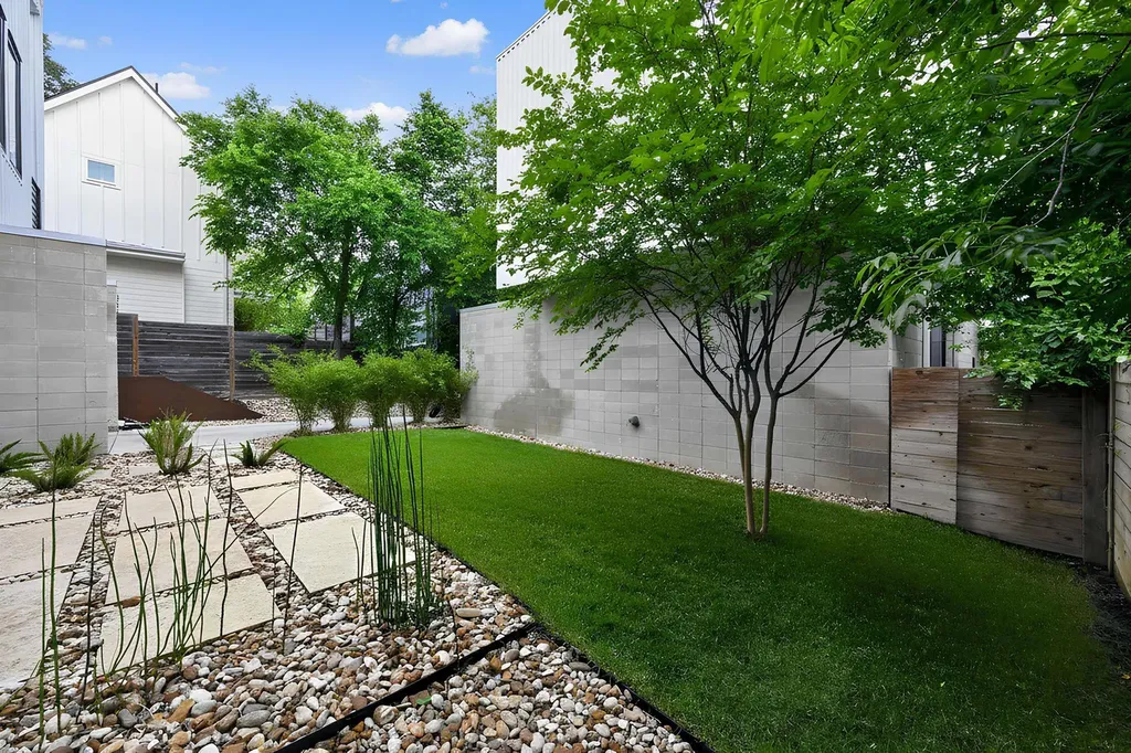 1206 Luna Street Austin TX 78721