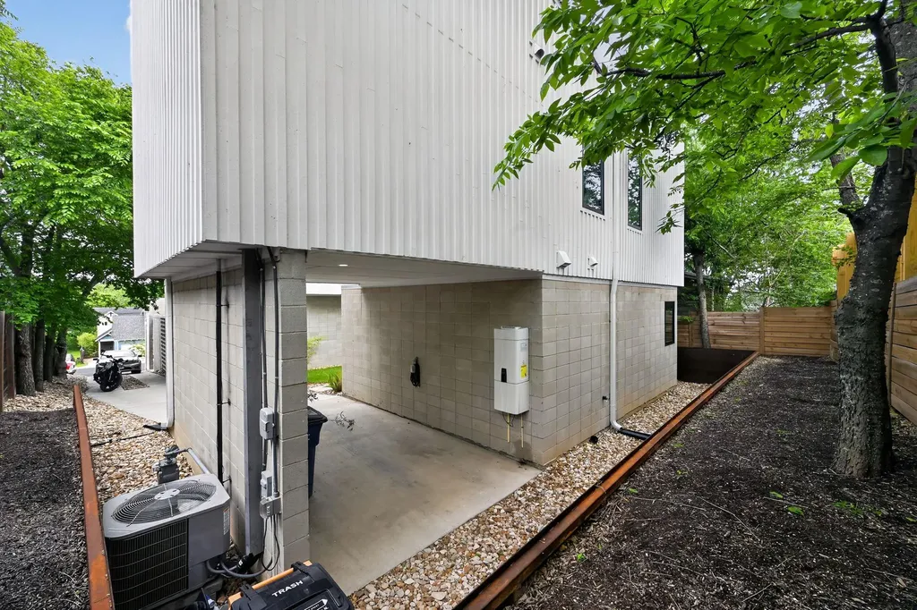 1206 Luna Street Austin TX 78721