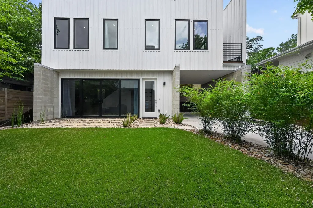 1206 Luna Street Austin TX 78721