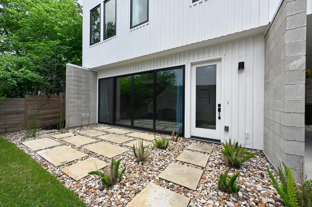 1206 Luna Street Austin TX 78721