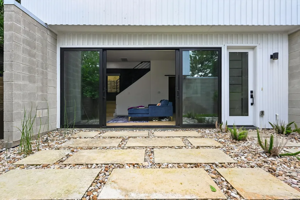 1206 Luna Street Austin TX 78721