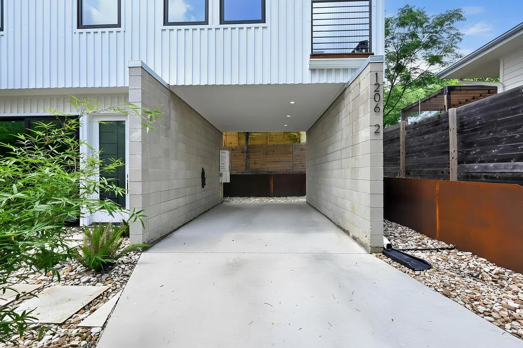 1206 Luna Street Austin TX 78721