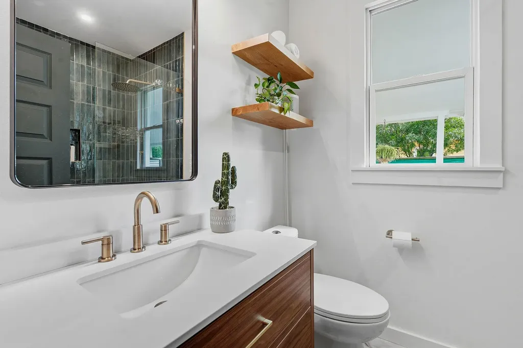 1122 Gunter Street Austin TX 78702