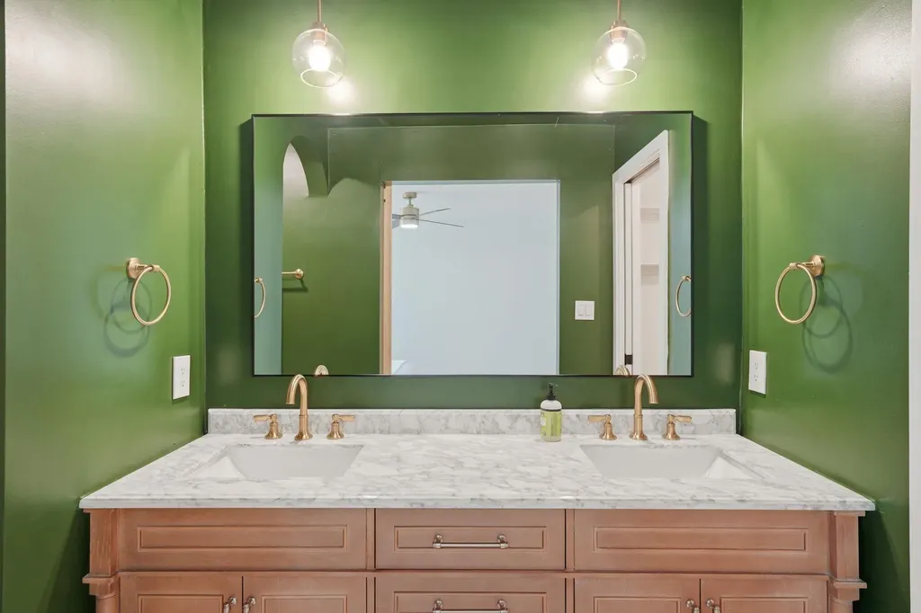 6804 Meadow Run Austin TX 78745