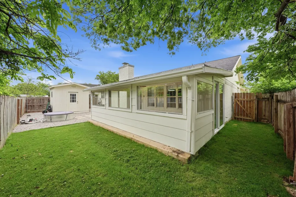 6804 Meadow Run Austin TX 78745