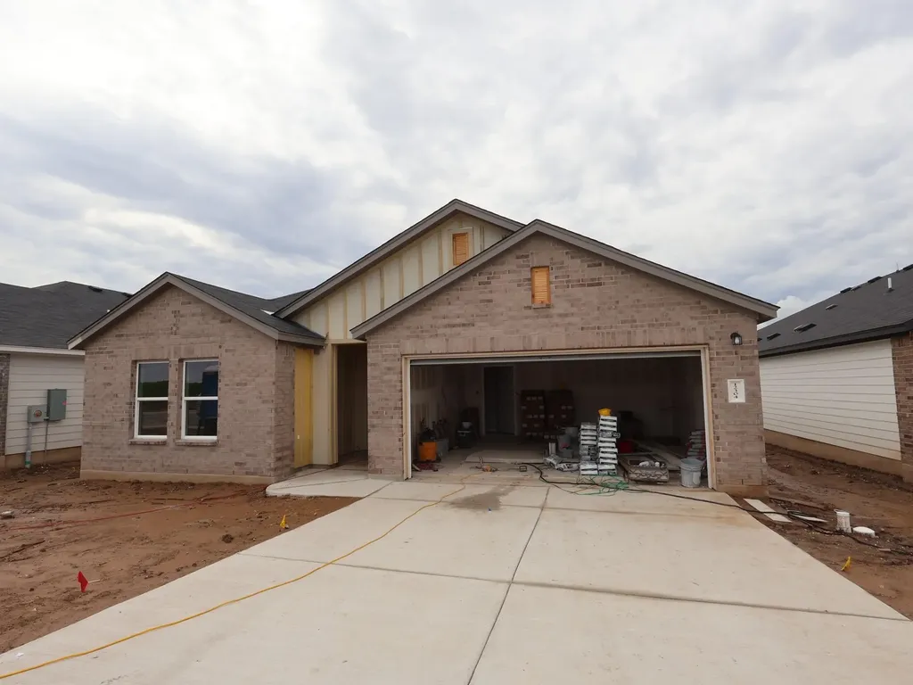 12304 Setting Peak Lane Buda TX 78610