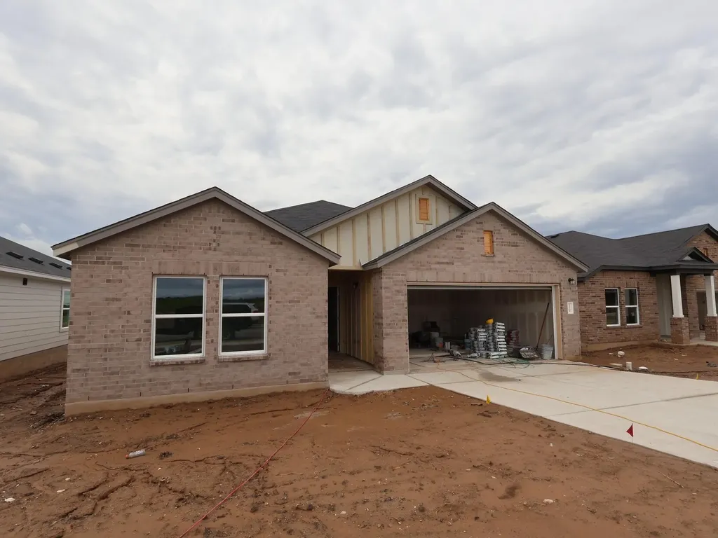 12304 Setting Peak Lane Buda TX 78610