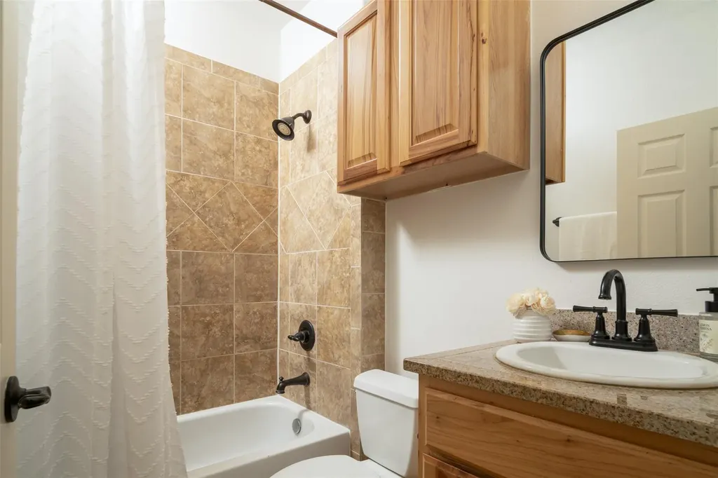 1816 Spring Valley Drive Dripping Springs TX 78620