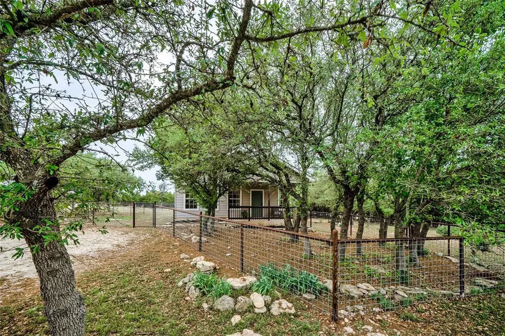 1816 Spring Valley Drive Dripping Springs TX 78620