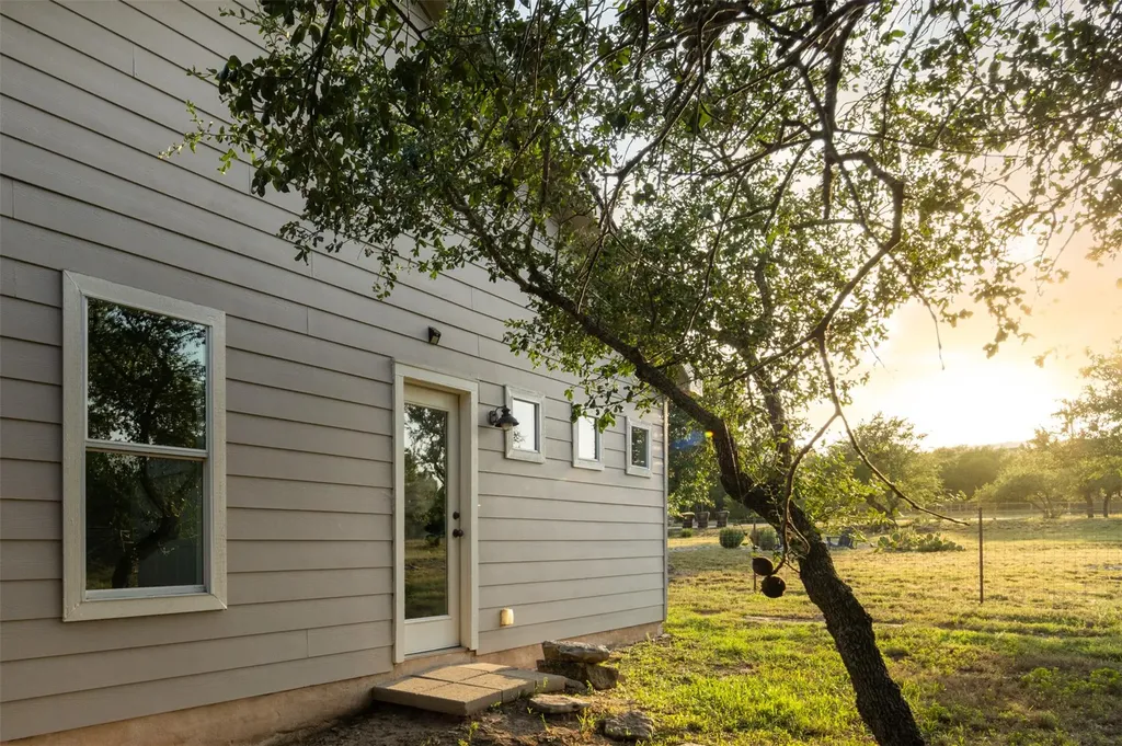 1816 Spring Valley Drive Dripping Springs TX 78620
