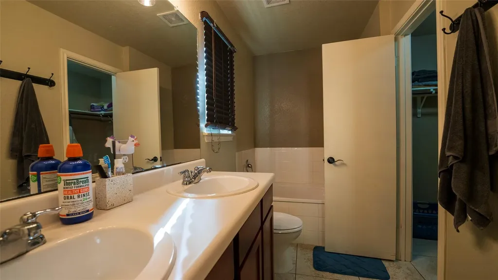 1576 Twin Cove Kyle TX 78640