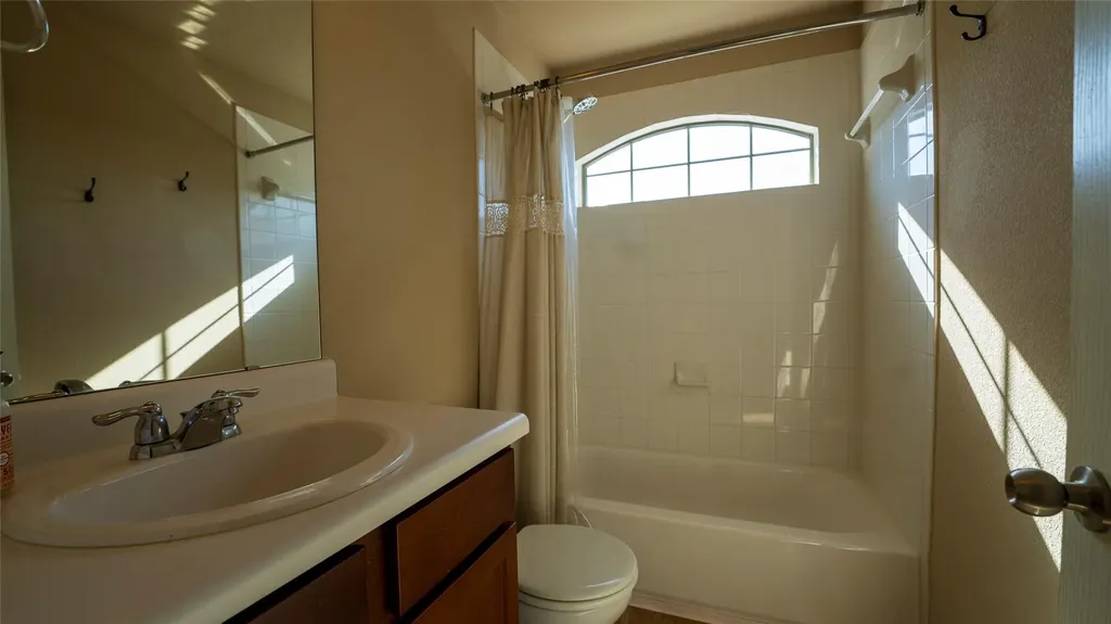 1576 Twin Cove Kyle TX 78640