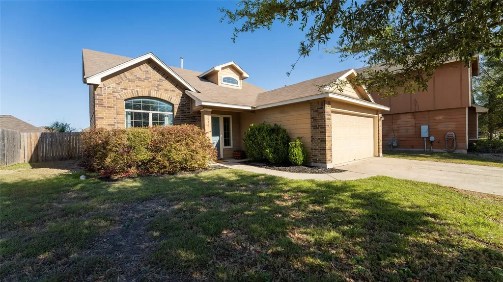 1576 Twin Cove Kyle TX 78640