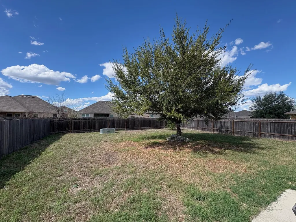 1576 Twin Cove Kyle TX 78640