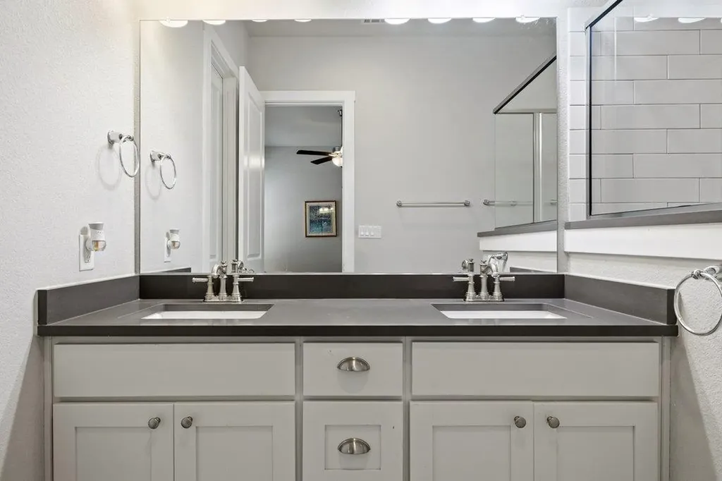 1174 Grant Wood Avenue Dripping Springs TX 78619