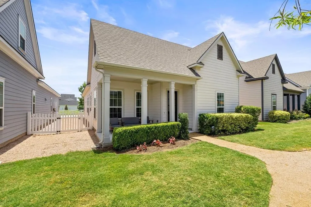 1174 Grant Wood Avenue Dripping Springs TX 78619