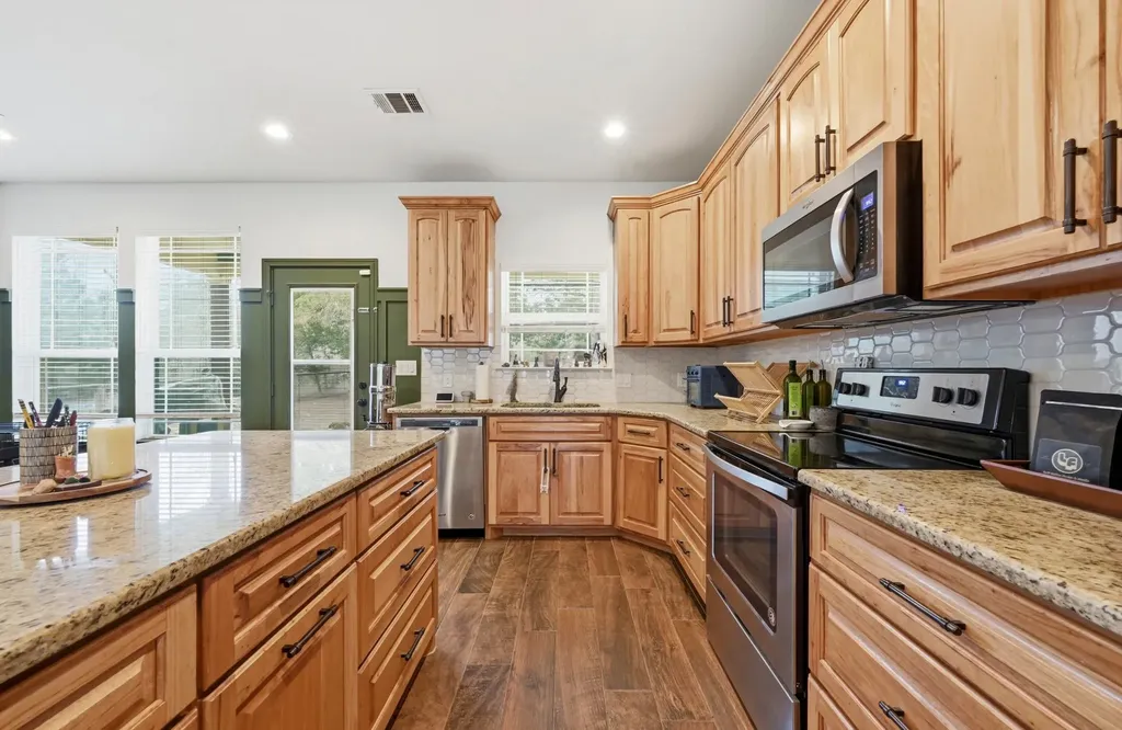 202 Cedar Hills Drive Elgin TX 78621
