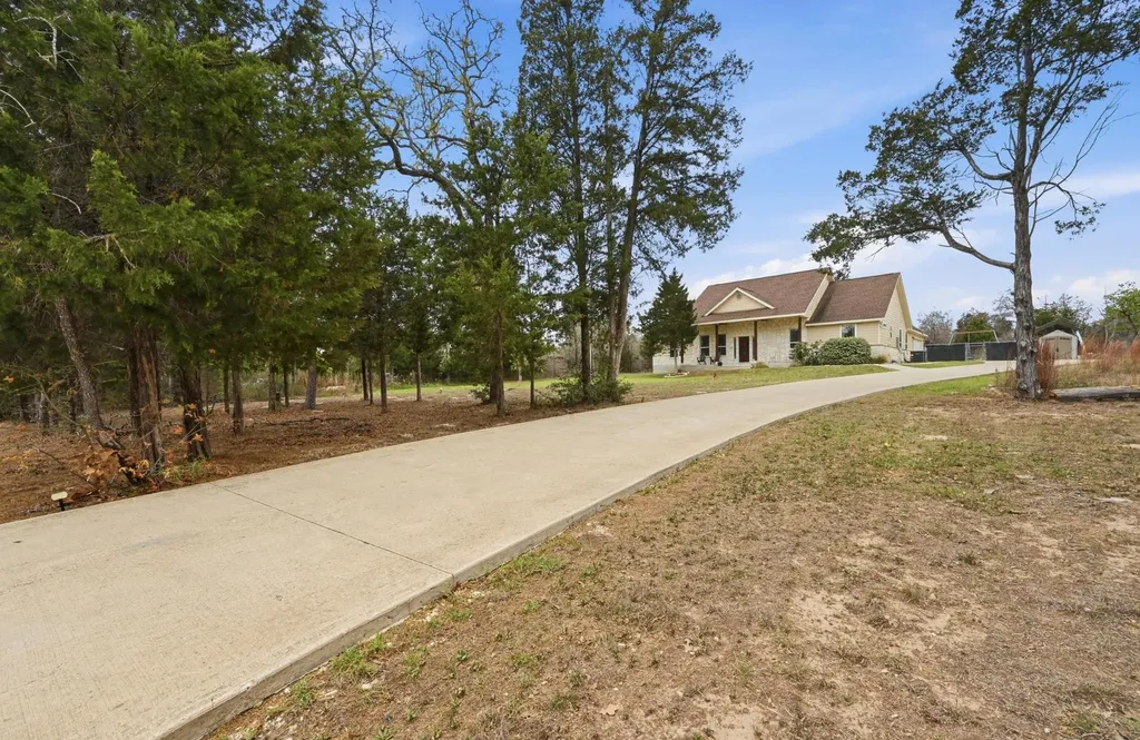202 Cedar Hills Drive Elgin TX 78621