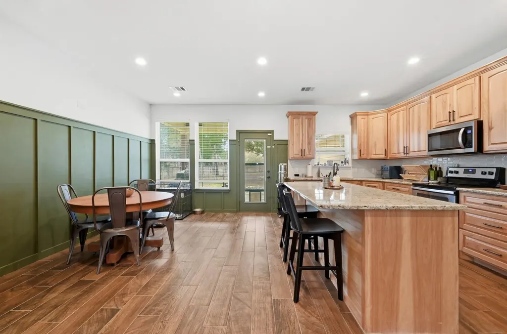 202 Cedar Hills Drive Elgin TX 78621