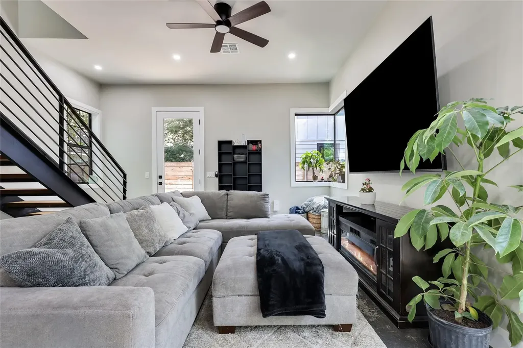 706 Valdez Street Austin TX 78741
