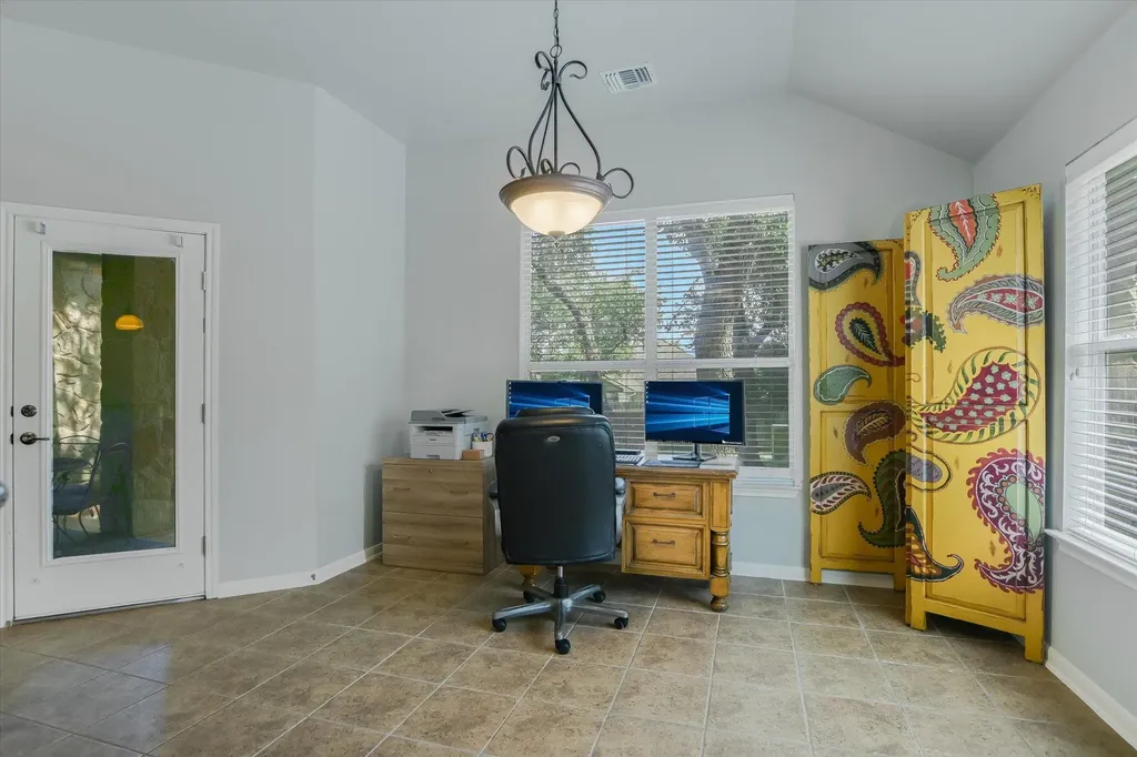 445 Manchester Lane Austin TX 78737