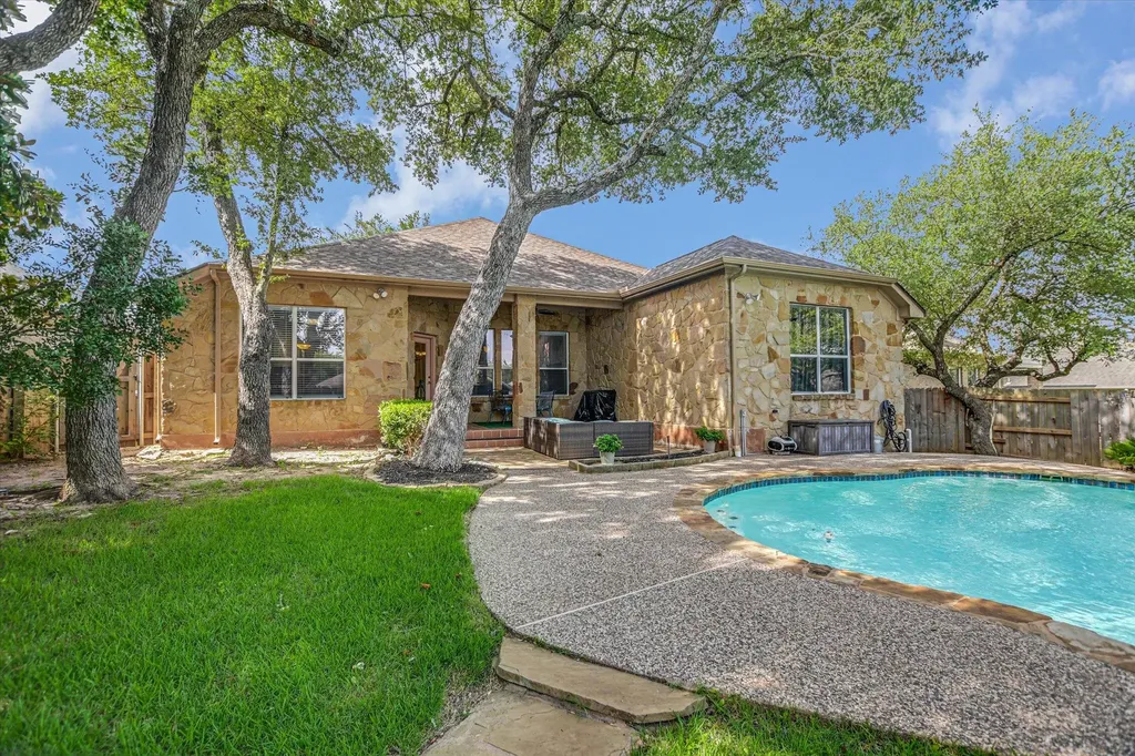 445 Manchester Lane Austin TX 78737