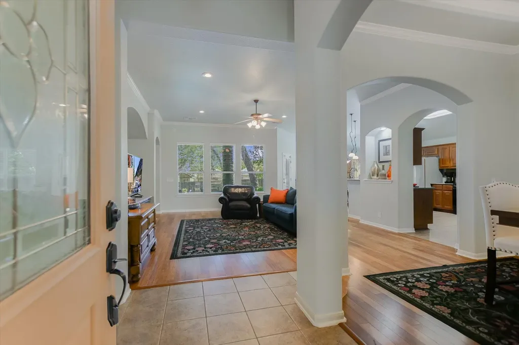 445 Manchester Lane Austin TX 78737