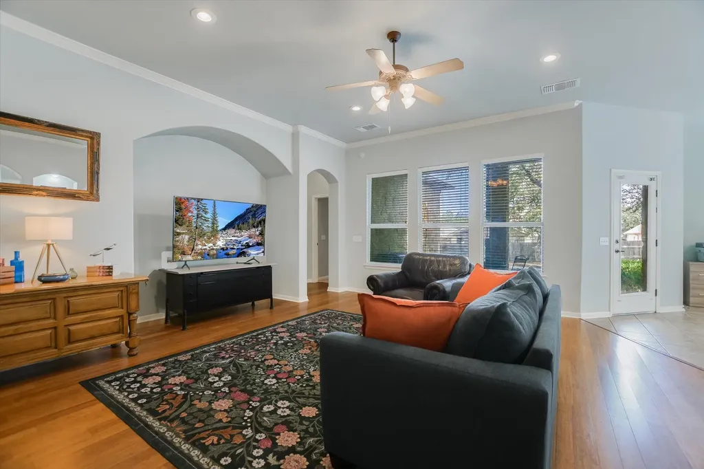 445 Manchester Lane Austin TX 78737