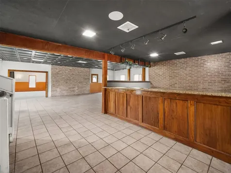 317 N Avenue E Shiner TX 77984