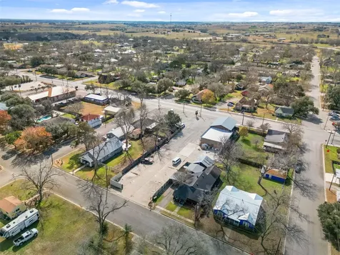 317 N Avenue E Shiner TX 77984