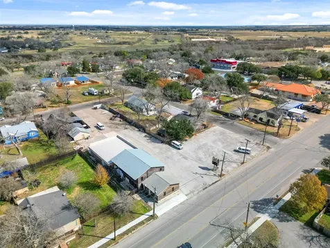 317 N Avenue E Shiner TX 77984