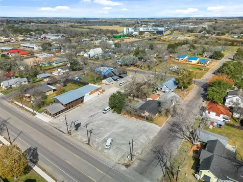 317 N Avenue E Shiner TX 77984