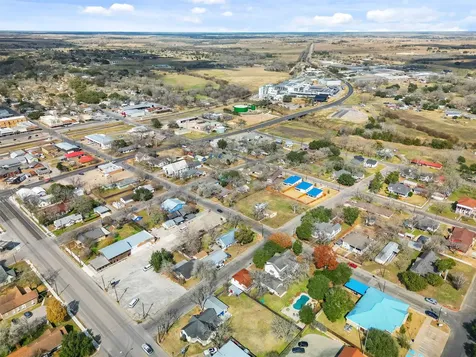 317 N Avenue E Shiner TX 77984