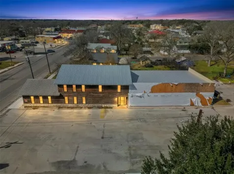 317 N Avenue E Shiner TX 77984