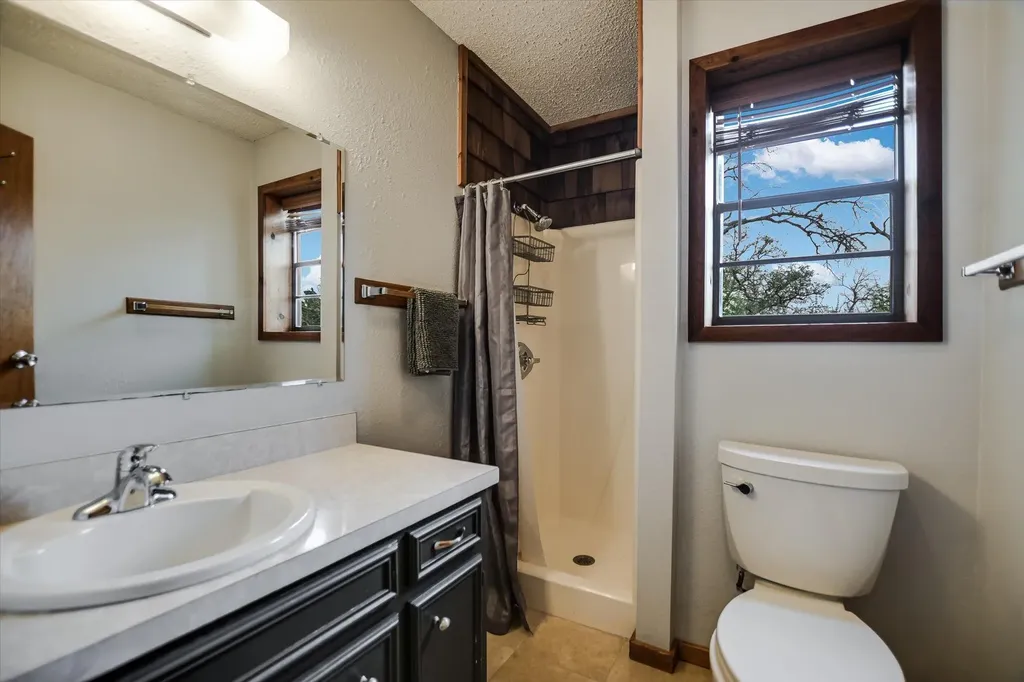 424 Bedford Drive Spicewood TX 78669