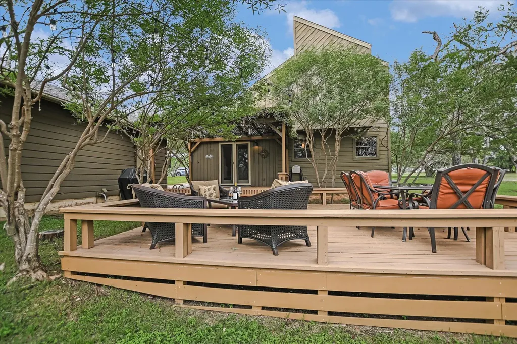 424 Bedford Drive Spicewood TX 78669