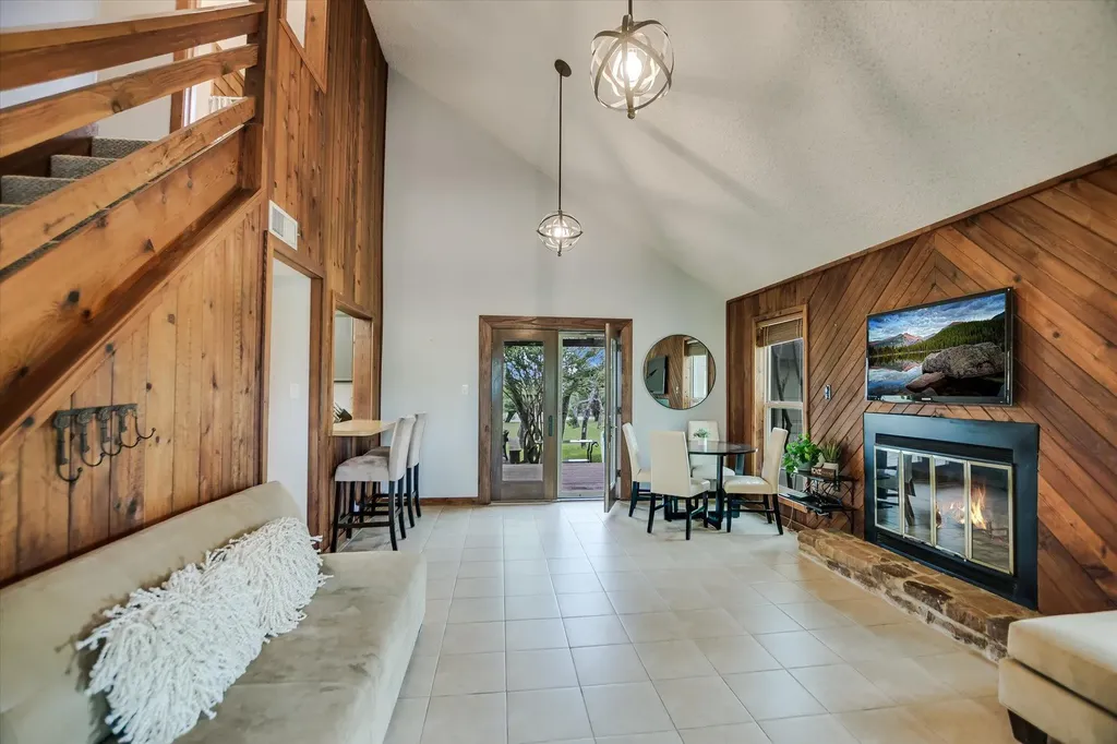 424 Bedford Drive Spicewood TX 78669