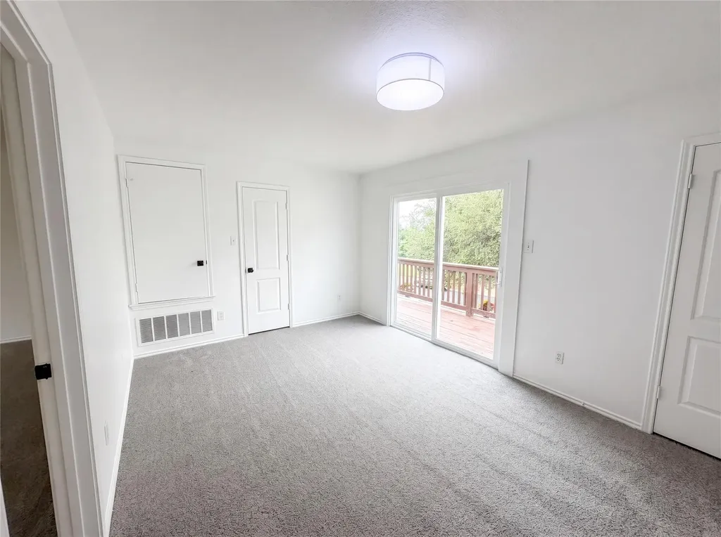 5406 S Hearsey Drive Austin TX 78744