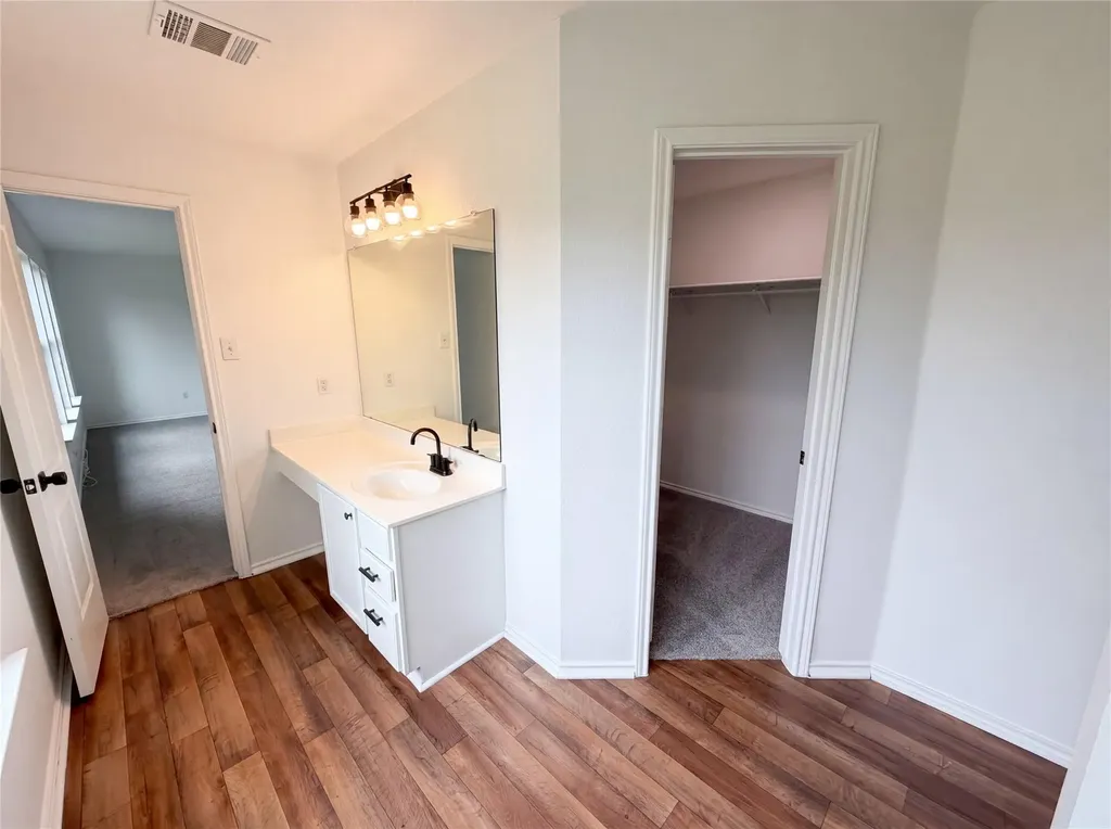 5406 S Hearsey Drive Austin TX 78744