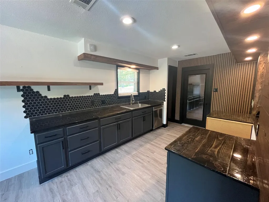 322 Mcclendon Drive Elgin TX 78621