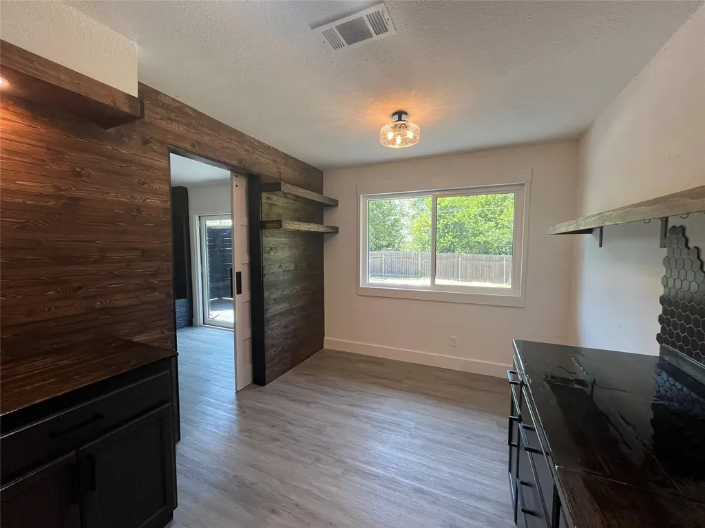 322 Mcclendon Drive Elgin TX 78621