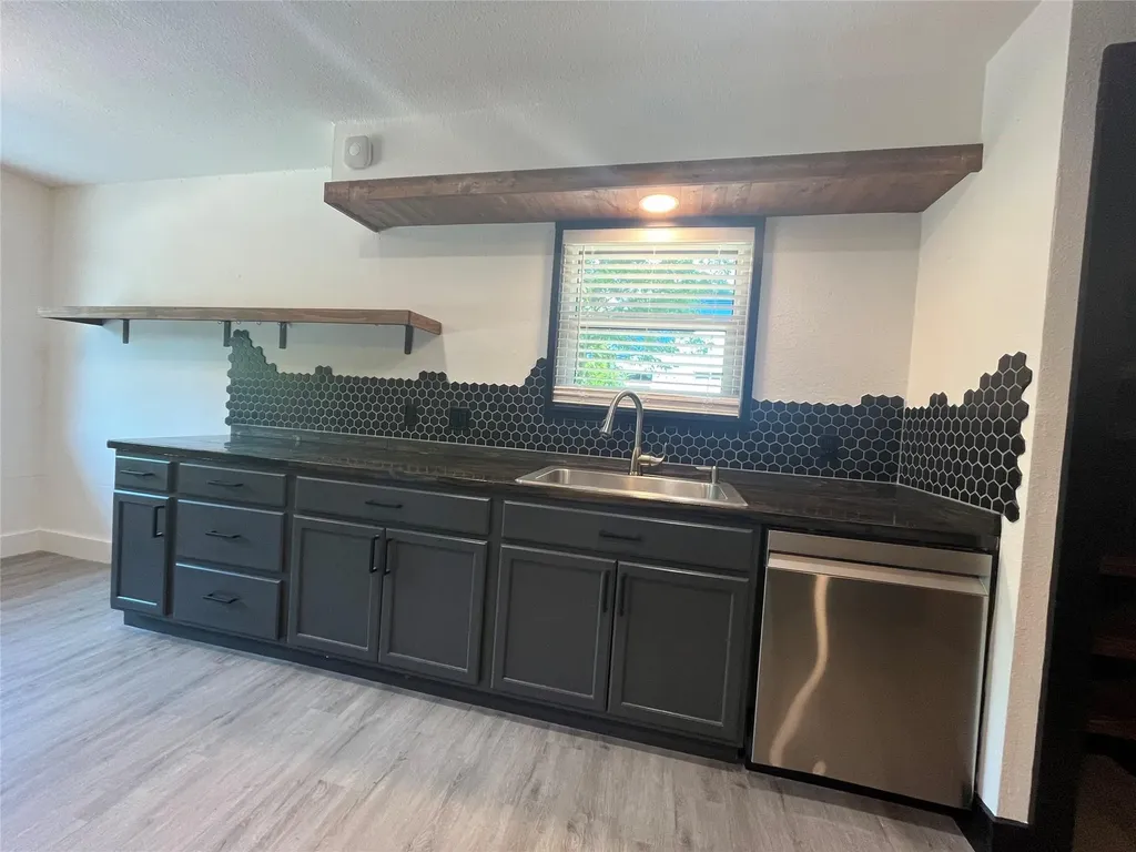 322 Mcclendon Drive Elgin TX 78621