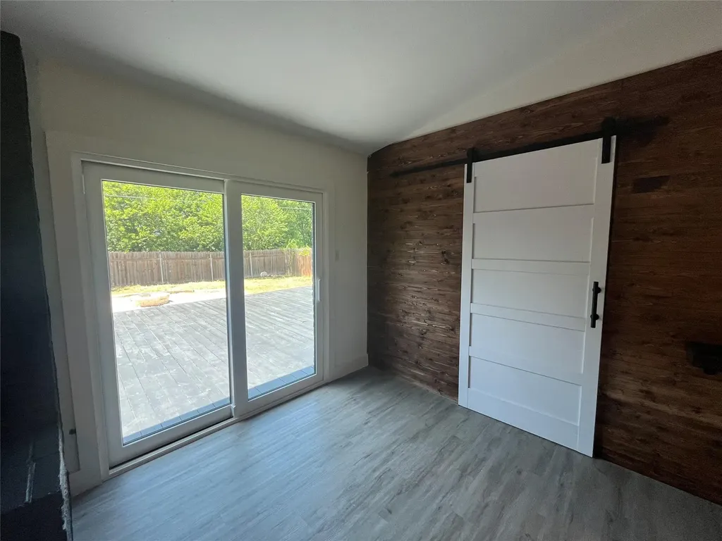 322 Mcclendon Drive Elgin TX 78621