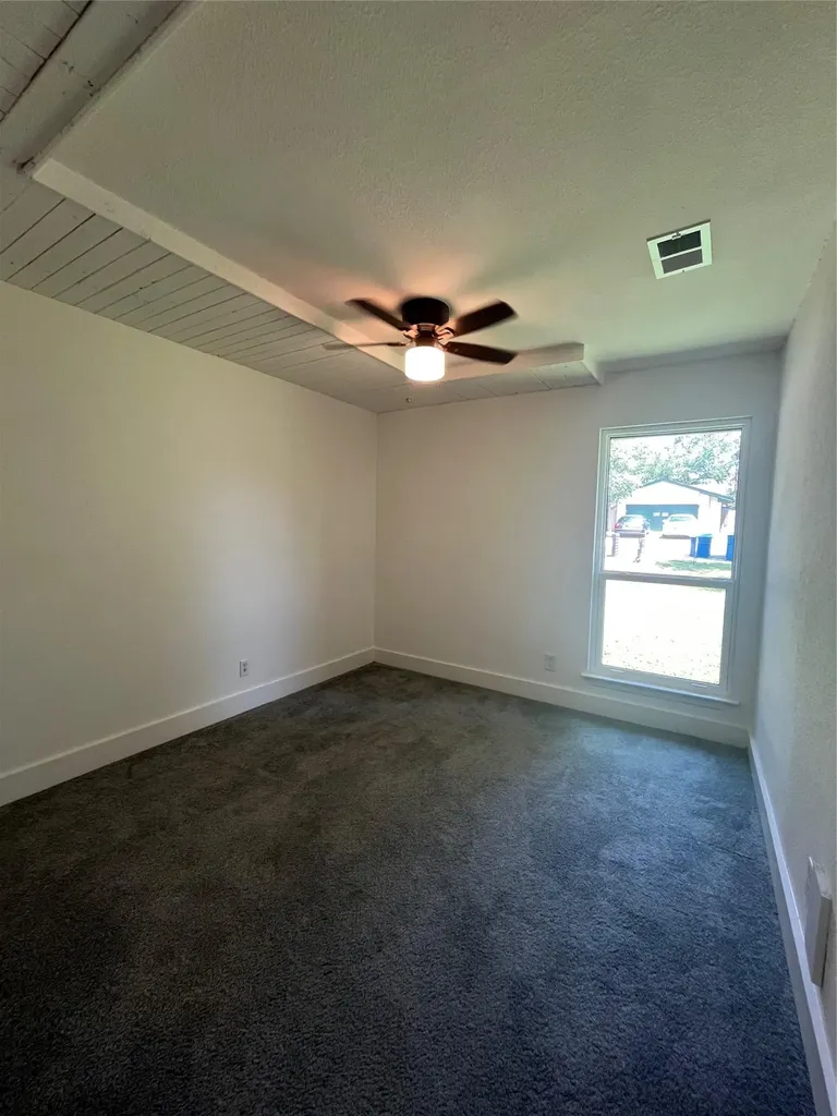 322 Mcclendon Drive Elgin TX 78621