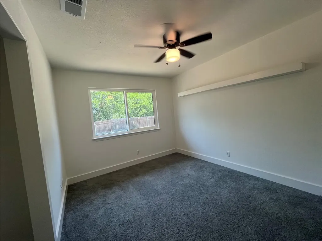 322 Mcclendon Drive Elgin TX 78621