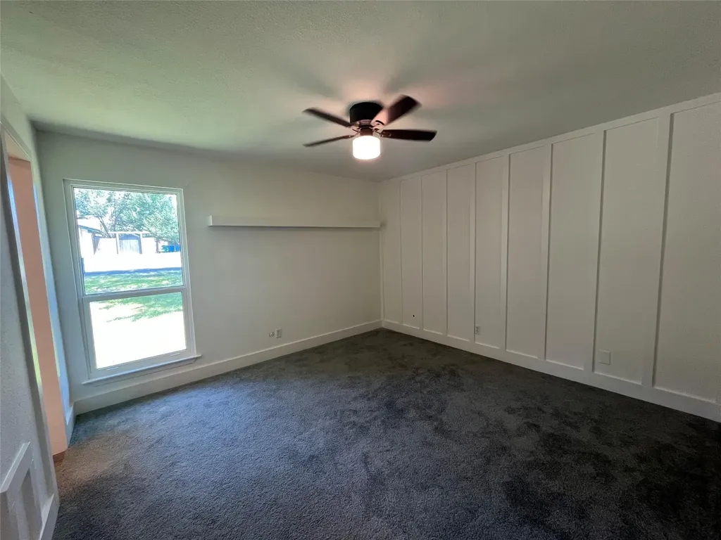 322 Mcclendon Drive Elgin TX 78621