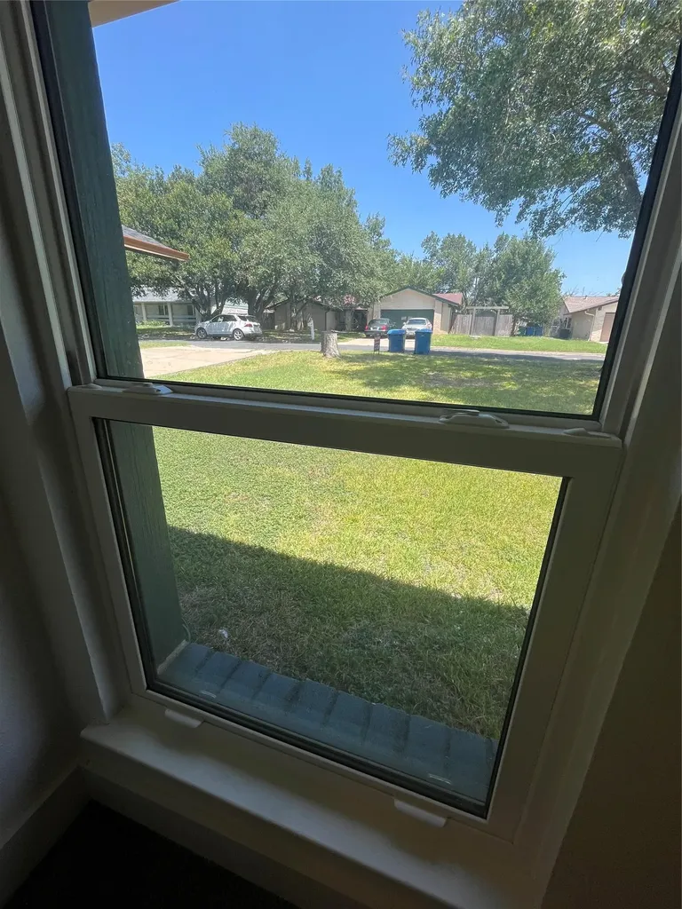 322 Mcclendon Drive Elgin TX 78621