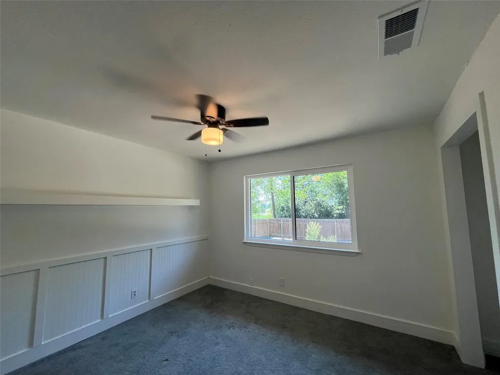 322 Mcclendon Drive Elgin TX 78621