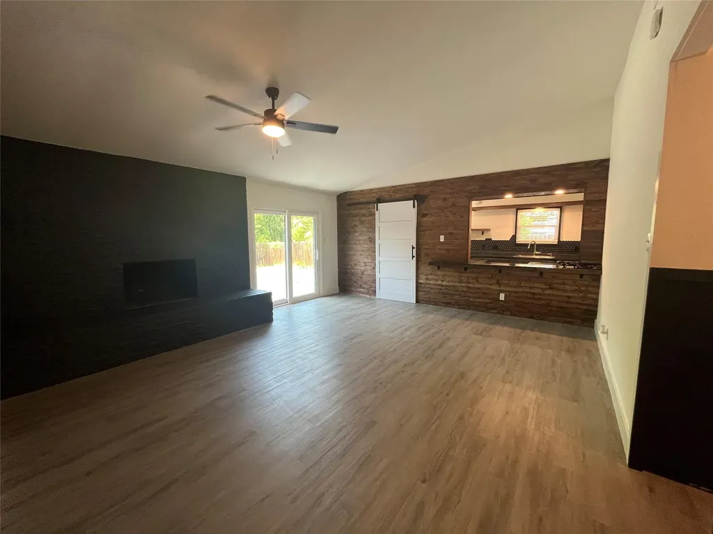 322 Mcclendon Drive Elgin TX 78621